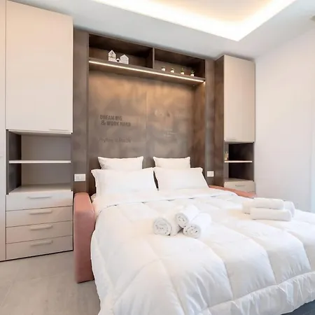 The Essential V Apartment