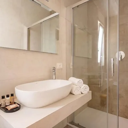 The Essential V Apartment *