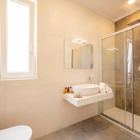 The Essential V Apartment